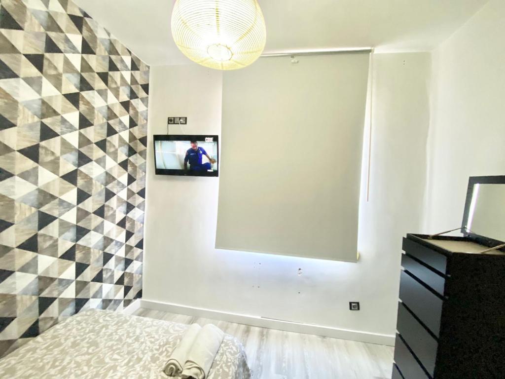 A television and/or entertainment centre at Piramides 1 Apartment