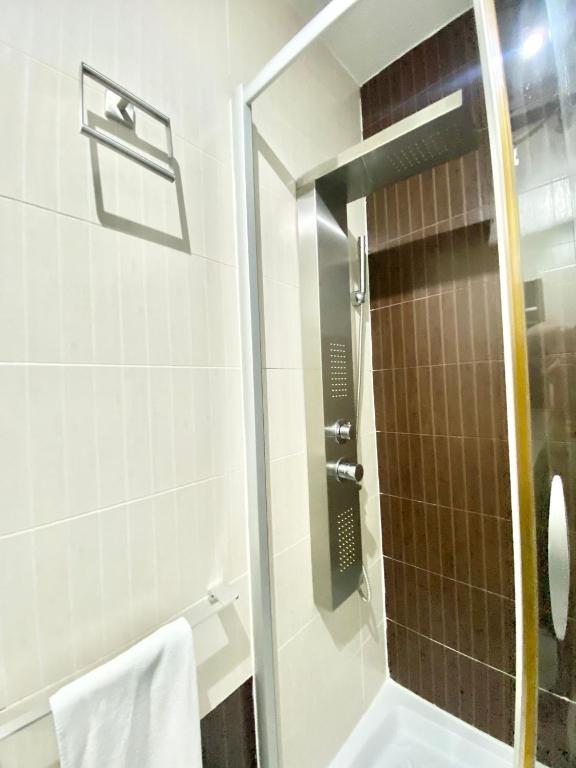 A bathroom at Piramides 1 Apartment