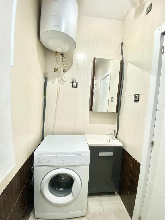 A bathroom at Piramides 1 Apartment