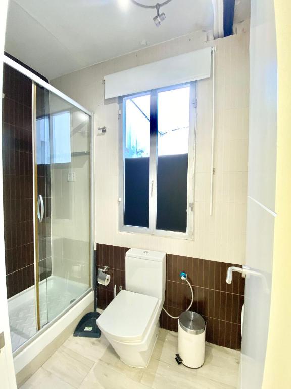 A bathroom at Piramides 1 Apartment
