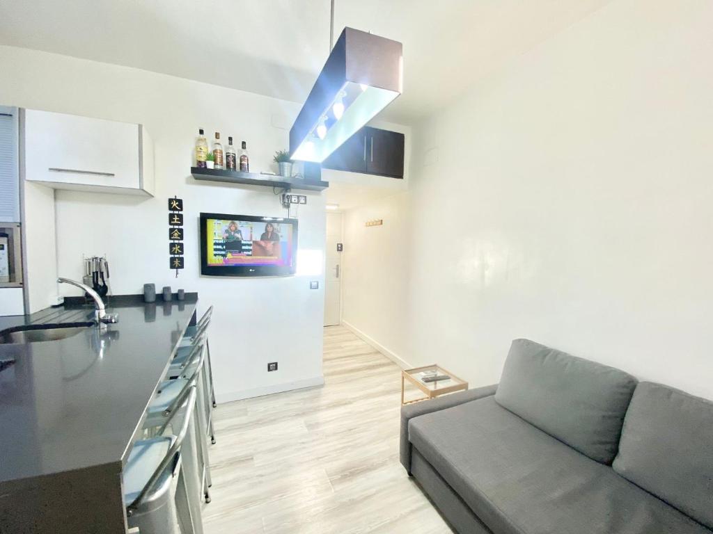 A kitchen or kitchenette at Piramides 1 Apartment
