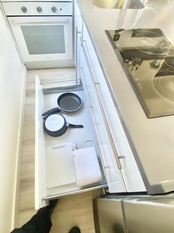 A kitchen or kitchenette at Piramides 1 Apartment