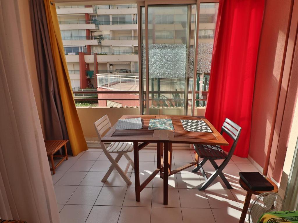 Fotografia z galérie ubytovania Studio équipé avec WIFI, piscine, accès plage - FR-1-472A-264 v destinácii Sète