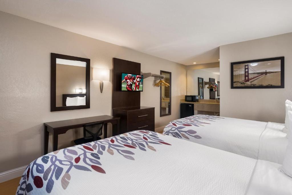 Red Roof Inn Stockton - Habitación De Lujo Con 1 Cama King/1 Cama Queen No Fumador