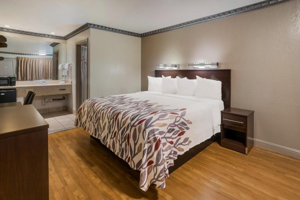Red Roof Inn Stockton - 