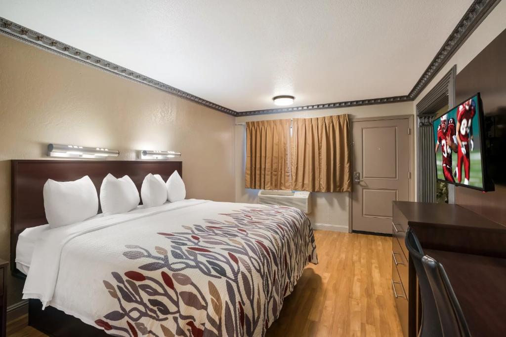 Red Roof Inn Stockton - King Suite Con Baño De Spa No Fumador