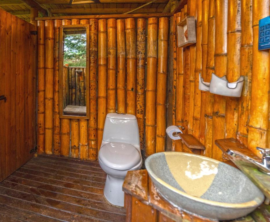 Koupelna v ubytování BubbleSky Glamping 40 min from Medellin
