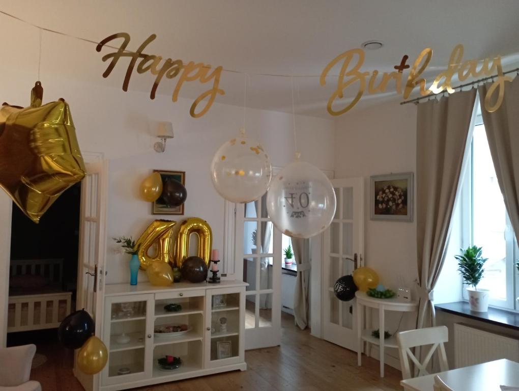 رزرو هتل و هاستل، آپارتمان شهر قدیمی DeLux Kraków, 09197245266