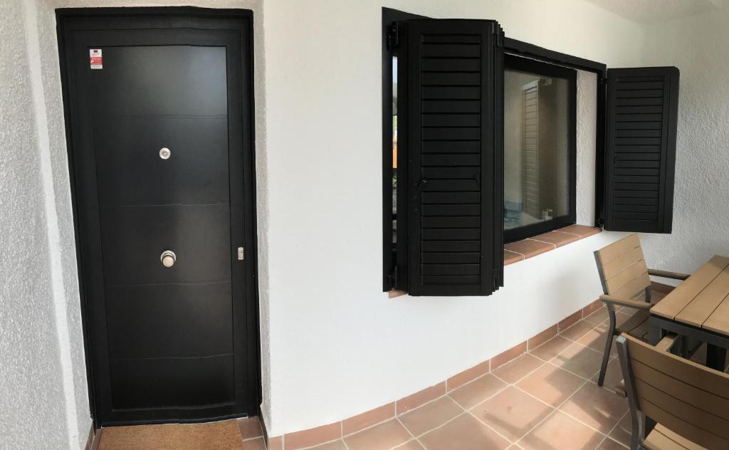 Fotografie z fotogalerie ubytování Stylish Beach House 600m to sea v destinaci Cubelles