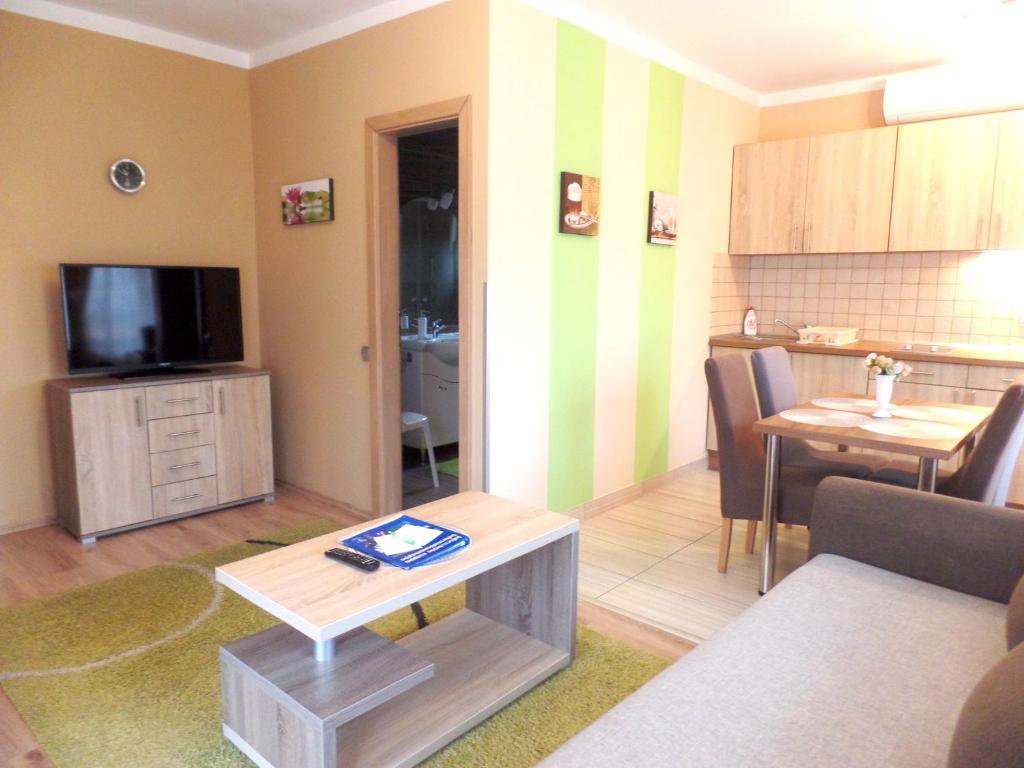 A television and/or entertainment centre at Apartman Siesta Bük - Bükfürdő
