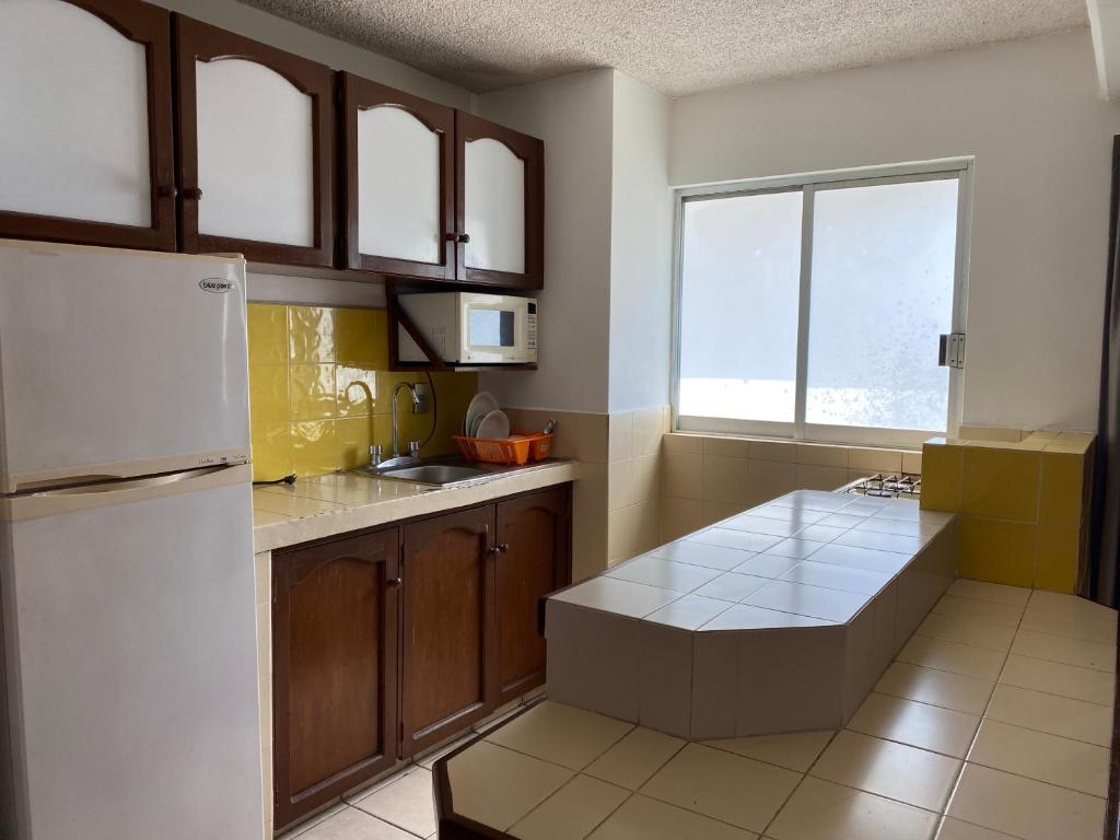 Kuchyň nebo kuchyňský kout v ubytování Hotel Suites Regina