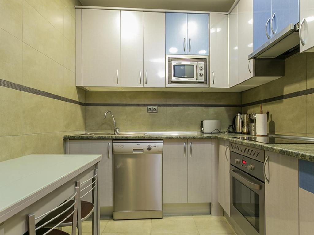 Kuchyň nebo kuchyňský kout v ubytování Apartments Center Madrid