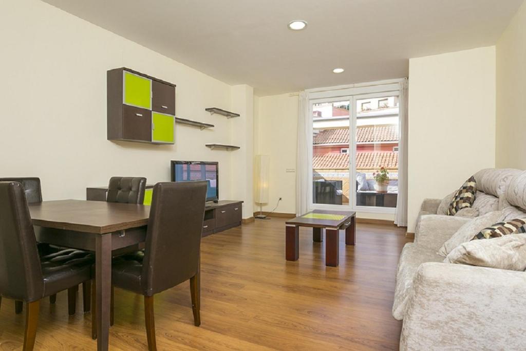 TV a/nebo společenská místnost v ubytování Apartments Center Madrid