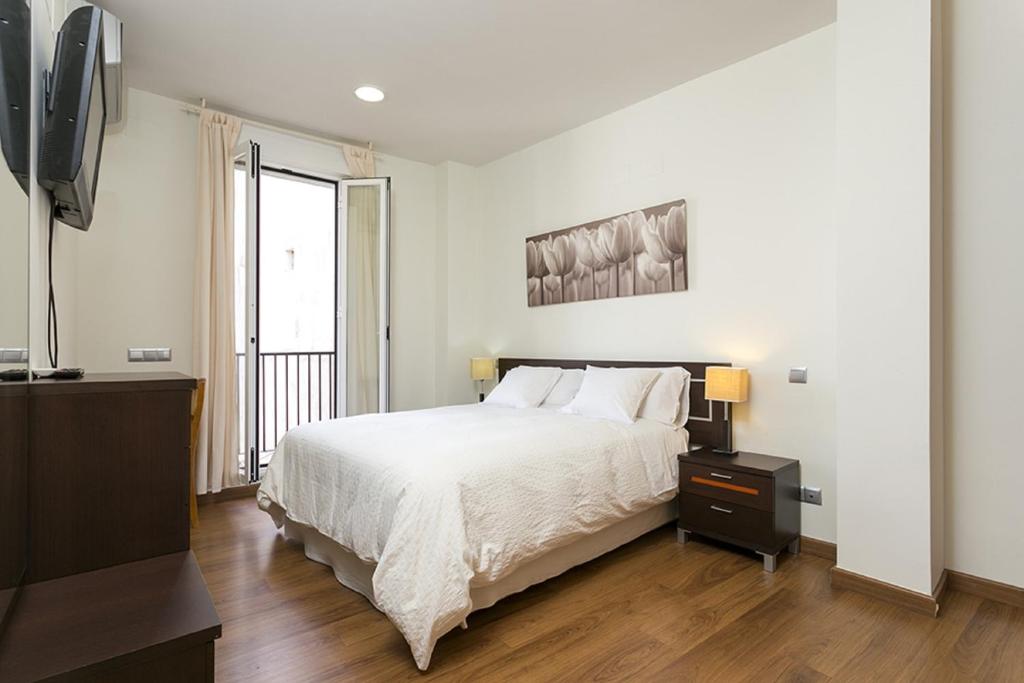 Postel nebo postele na pokoji v ubytování Apartments Center Madrid
