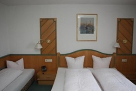 Postel nebo postele na pokoji v ubytování Hotel Garni Sonnenheim