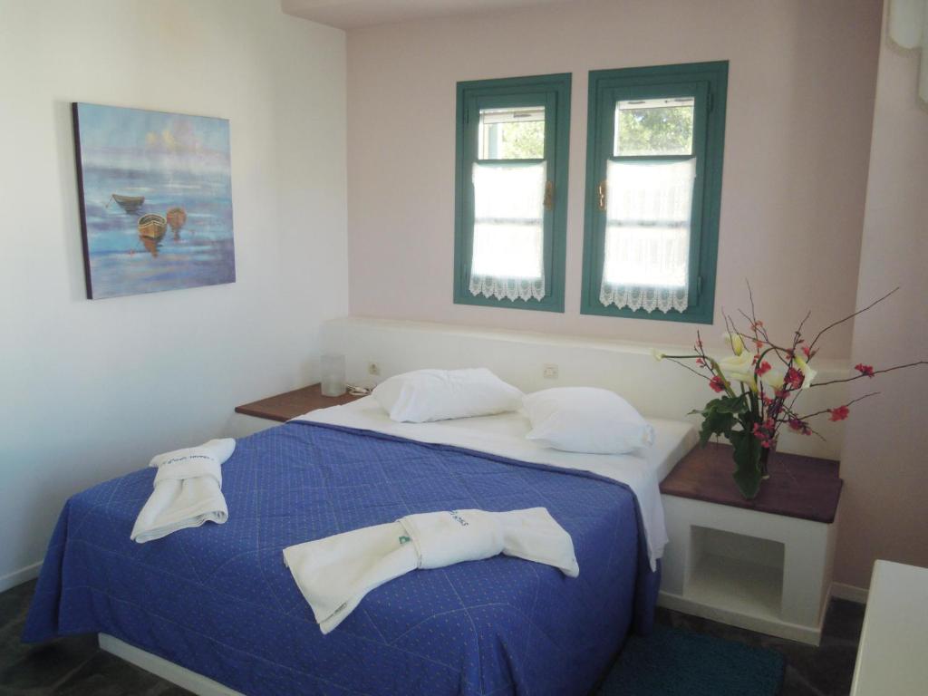 Postel nebo postele na pokoji v ubytování Nefeli Hotel Leros