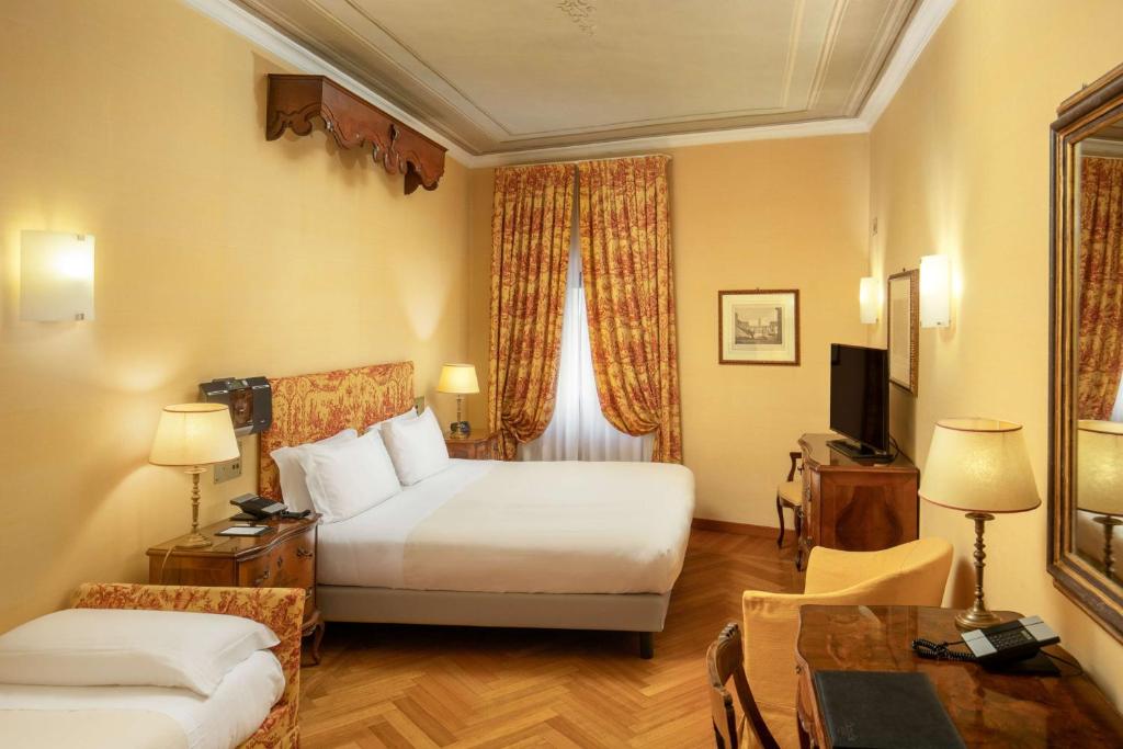 
Standard Queen Room with Single Bed - Non-Smoking
