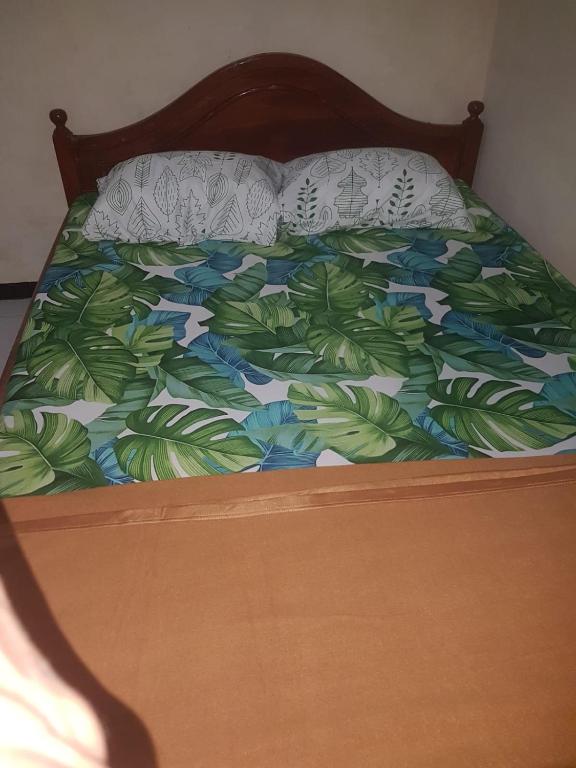 Postel nebo postele na pokoji v ubytování Selaras Kost Syariah