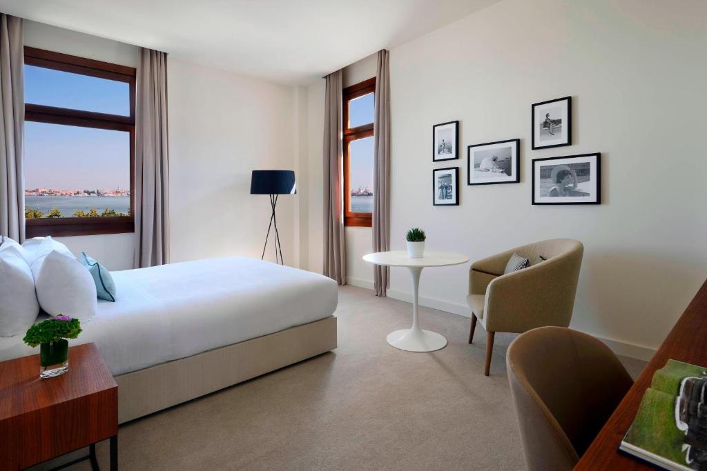 Postel nebo postele na pokoji v ubytování JW Marriott Venice Resort & Spa