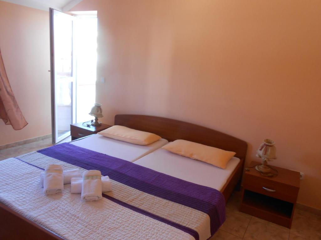 Villa Apolonija - Deluxe Double Room (2 Adults + 1 Child)
