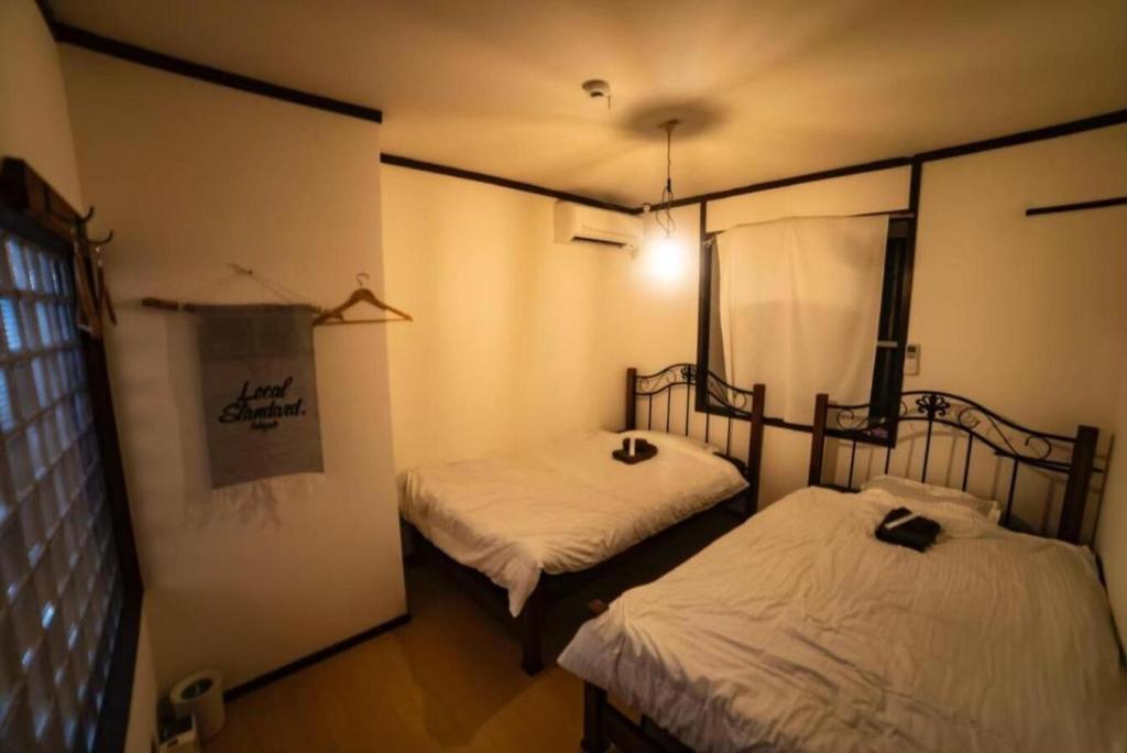 a room with two beds in a room at Dragon House Misakicho - Vacation STAY 86282v in Ishigaki Island