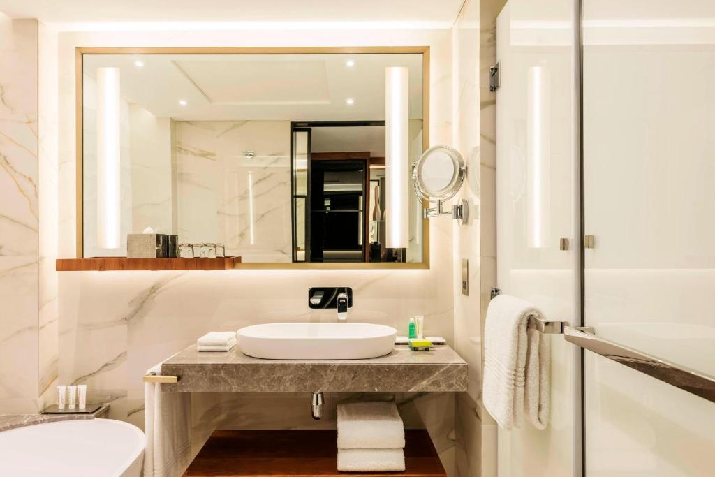 Le Méridien Dubai Hotel & Conference Centre - Resim 39