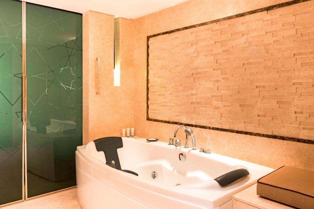 Le Méridien Dubai Hotel & Conference Centre - Resim 40