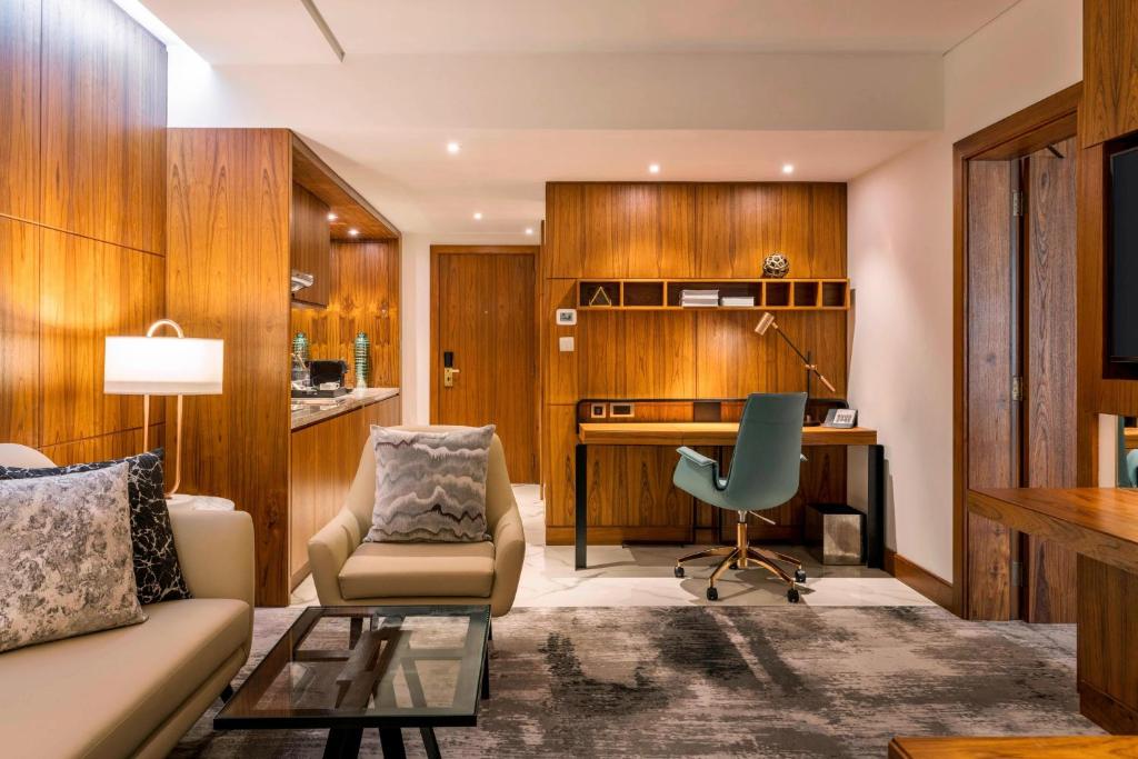 Le Méridien Dubai Hotel & Conference Centre - Deluxe Suite, Executive Lounge Access, Afternoon Tea, Happy Hours And DXB Airport Transfers, 1 Bedroom Junior Suite - Complimentary Transfer To Dubai Mall / Burj Khalifa & DXB Airport Shuttle Drop Off
