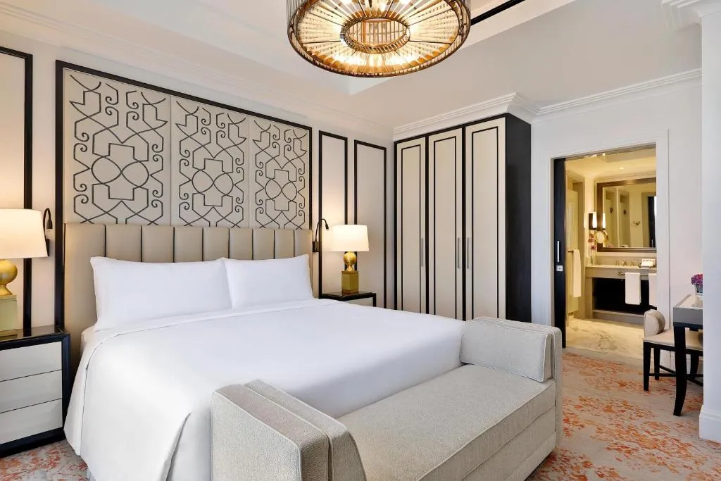 St. Regis Suite, 1 Bedroom Suite, 1 King, Balcony