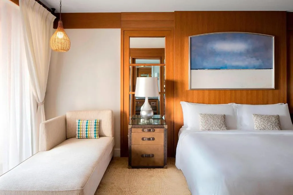 Superior Partial Sea view, Guest room, 1 King, Sofa bed
