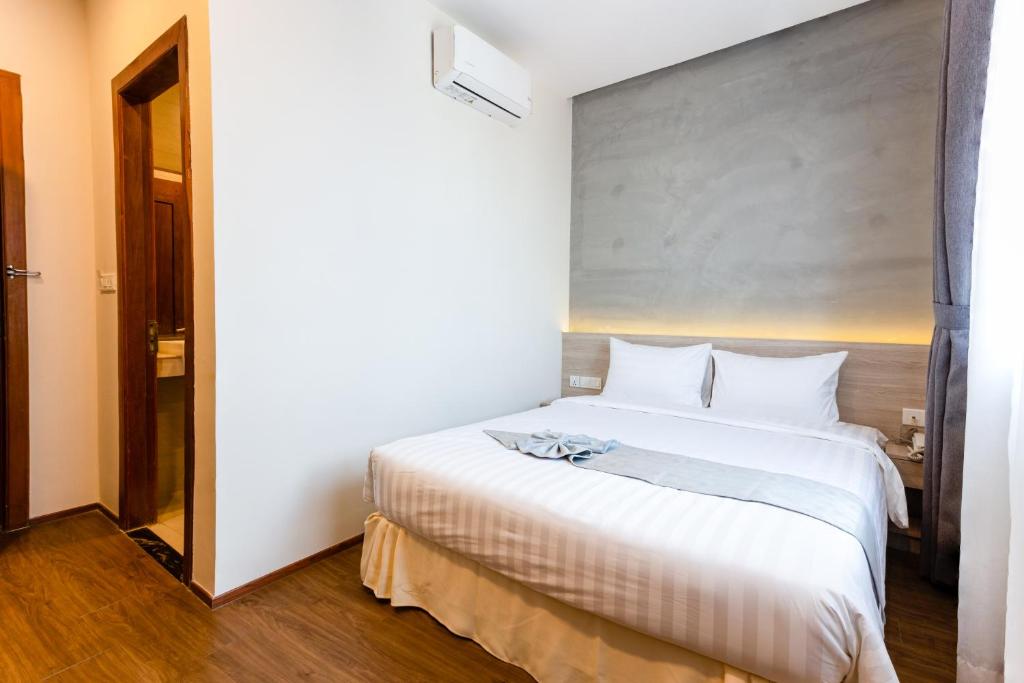 Joli Hotel - Deluxe Double Room