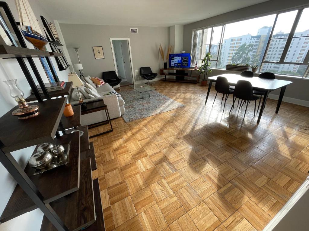 La Brea Apartment, Los Angeles, USA