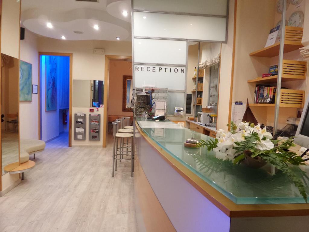 Kuchyň nebo kuchyňský kout v ubytování Hotel Astor