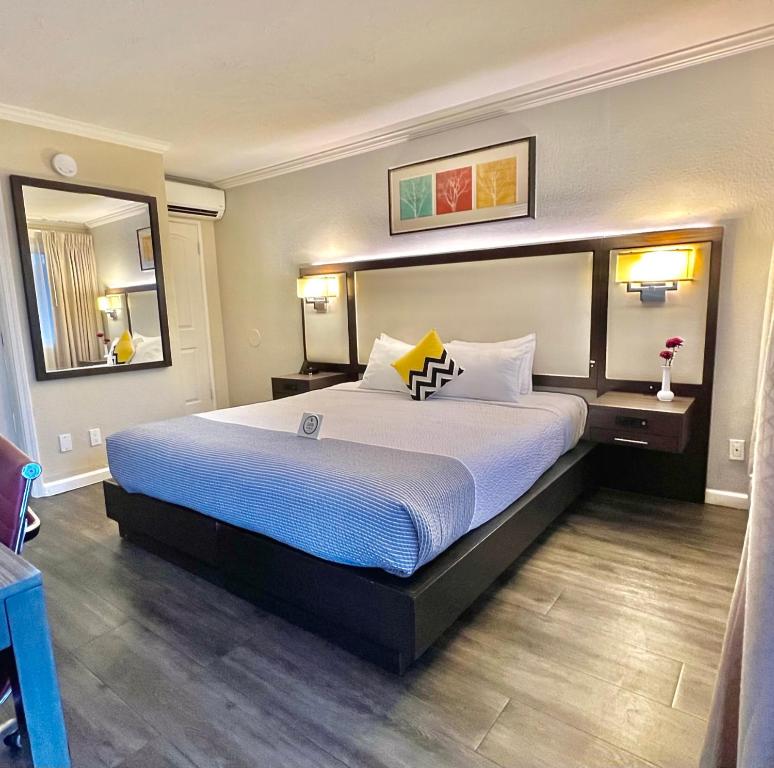 Ένα ή περισσότερα κρεβάτια σε δωμάτιο στο The Palo Alto Inn