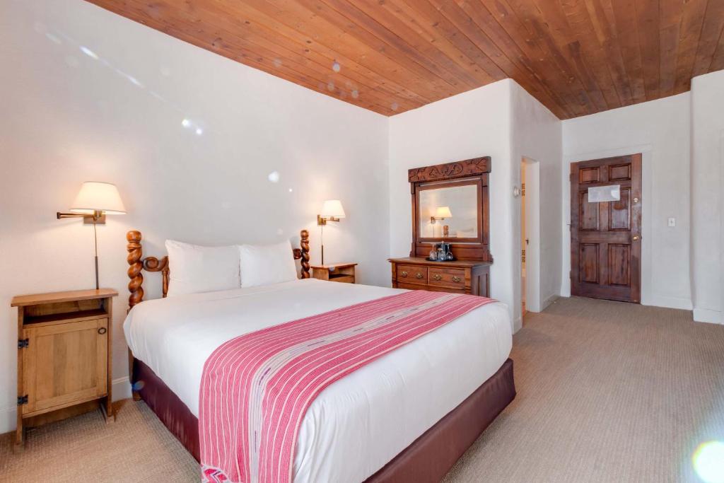 The Historic Taos Inn photo