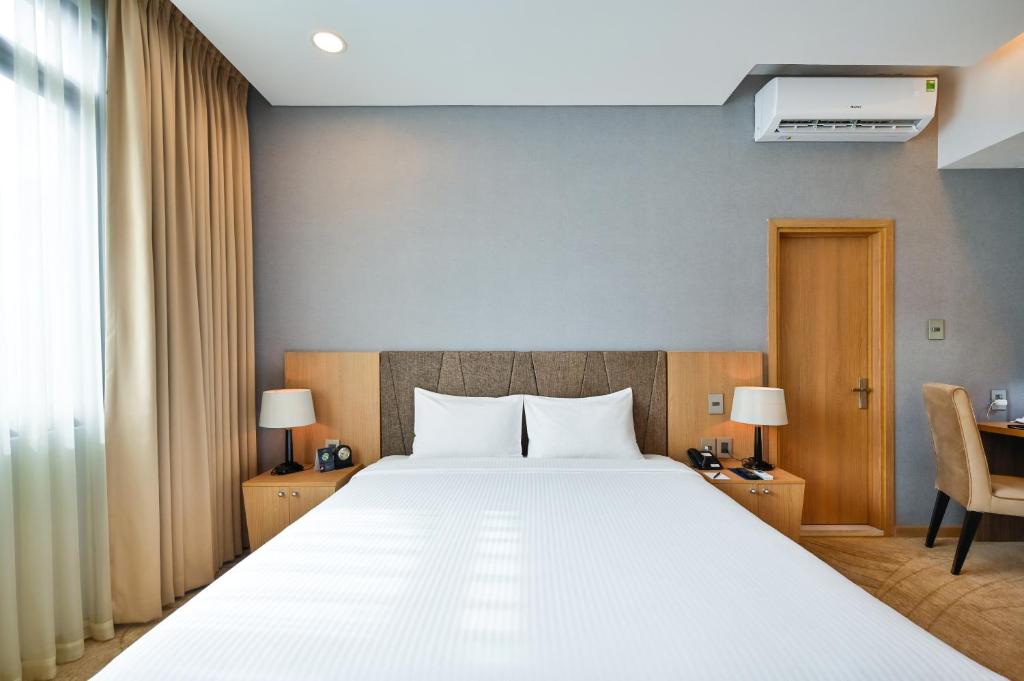 Phòng Premium Deluxe Có Giường Cỡ King Nhìn Ra Thành Phố