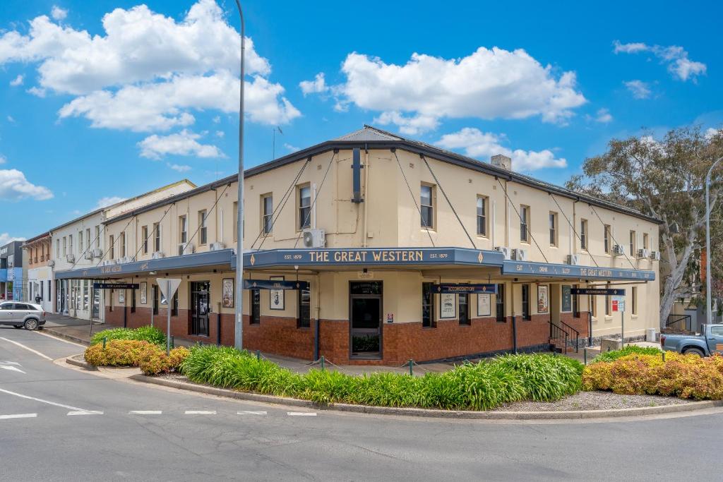 a large building on the corner of a street at The Great Western Hotel in Orange