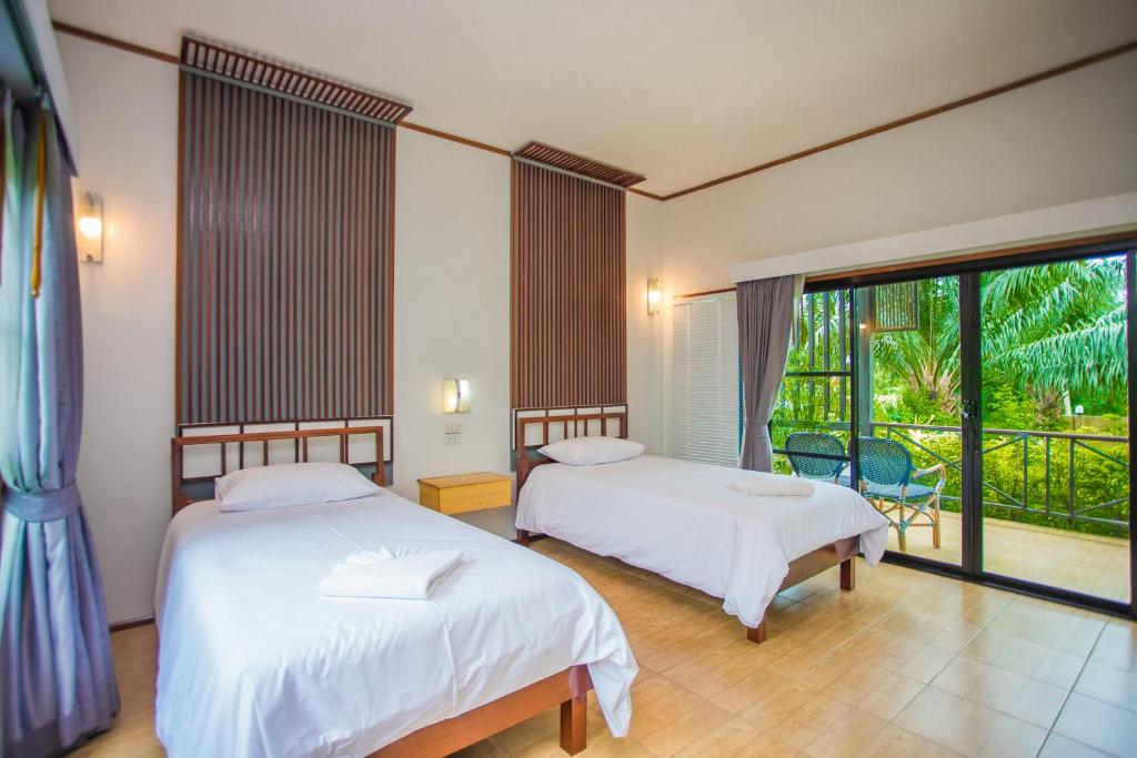 Postel nebo postele na pokoji v ubytování Palm Pran Resort