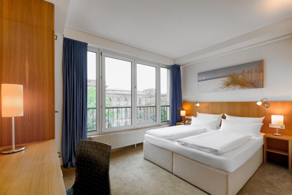 Postel nebo postele na pokoji v ubytování Hotel Berlin Mitte by Campanile