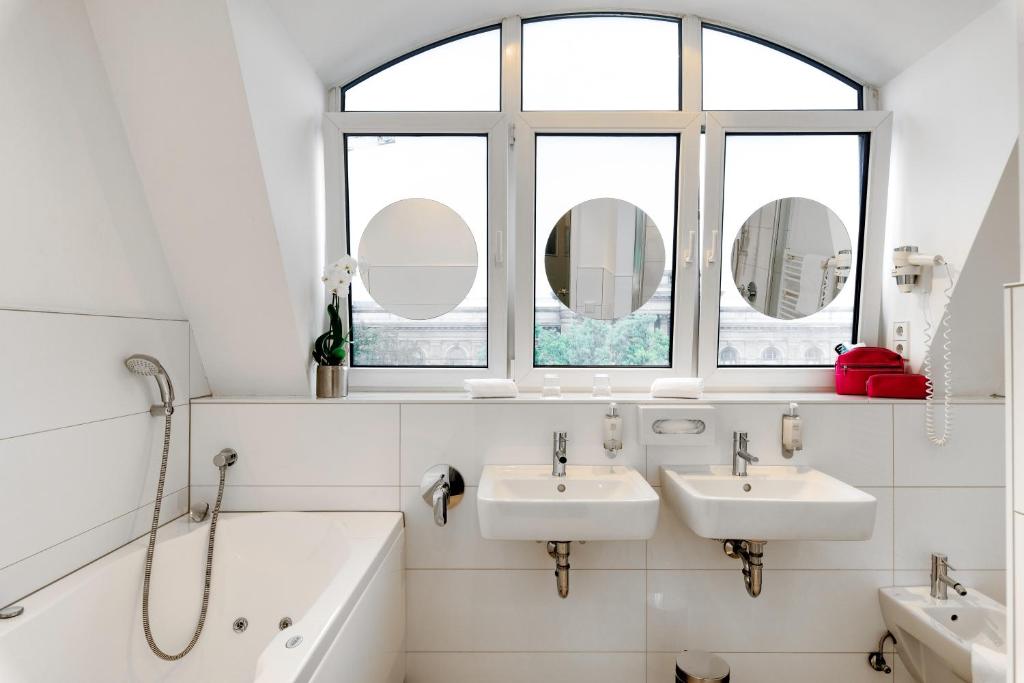 Hotel Berlin Mitte by Campanile - Resim 8