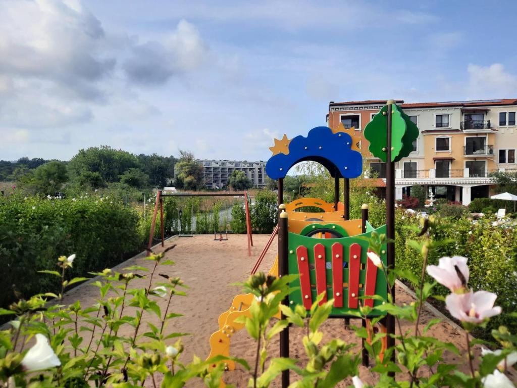A garden outside Lilia Apartments Каваци, Созопол