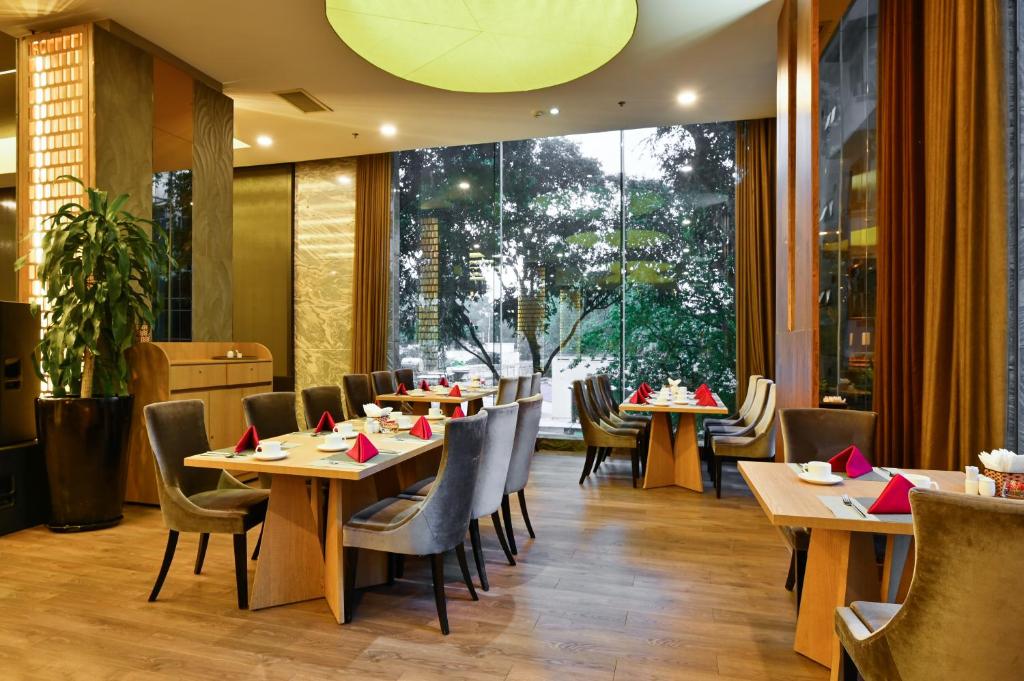 Muong Thanh Grand Saigon Centre Hotelにあるレストランまたは飲食店