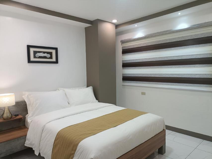 Postel nebo postele na pokoji v ubytování Rosh Hotel