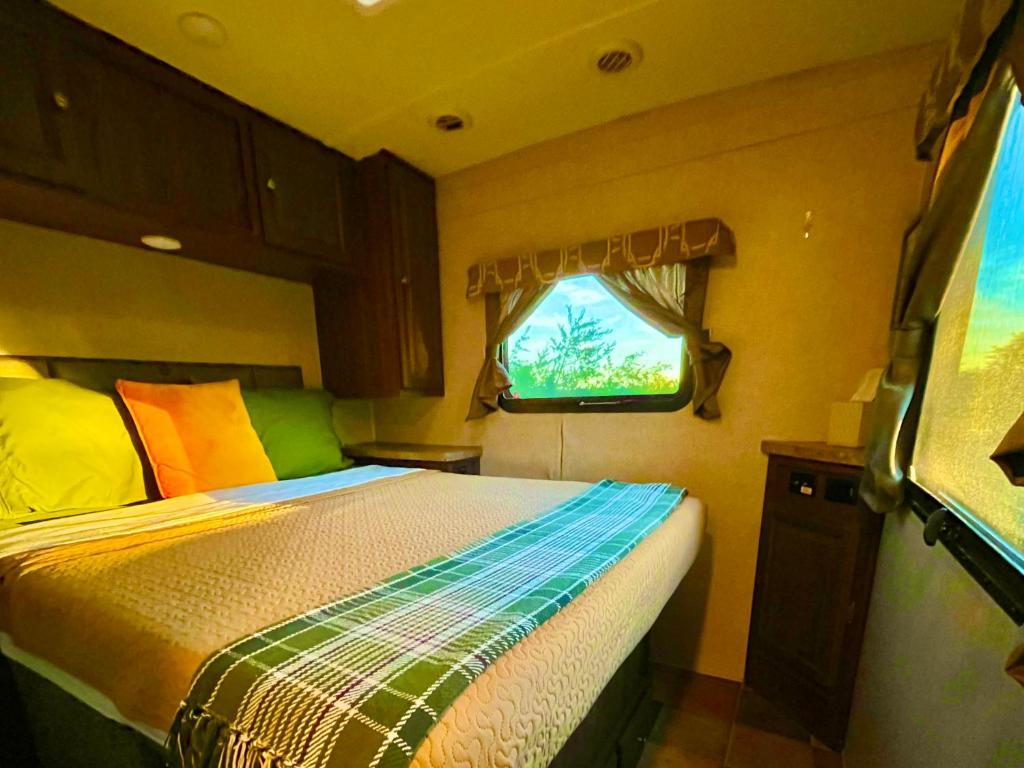 The Alexander at Creek Road - Caravana