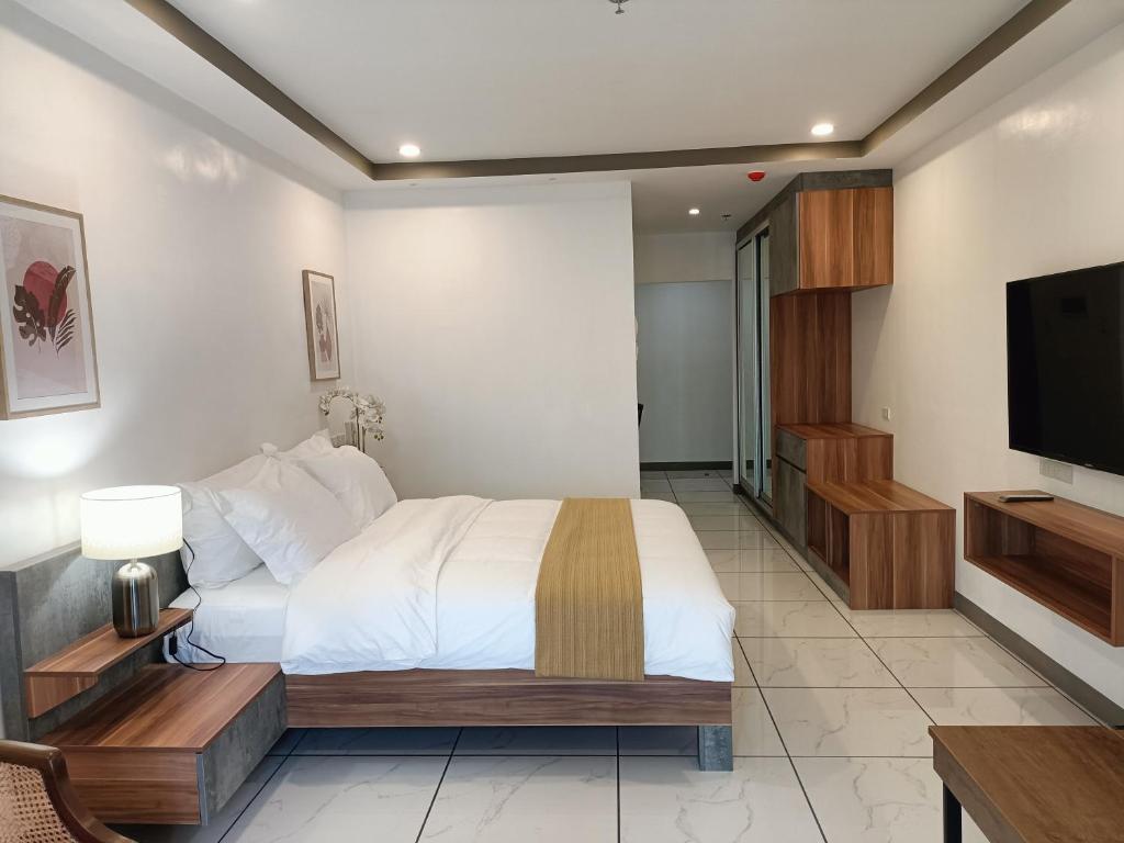Postel nebo postele na pokoji v ubytování Rosh Hotel