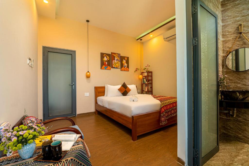 Llit o llits en una habitació de Hoi An Paddy House Homestay