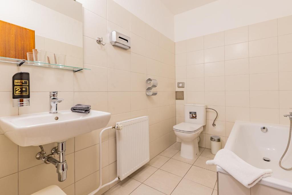 Łazienka w obiekcie Hotel Amadeus