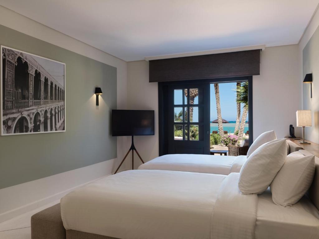 Кровать или кровати в номере The Chedi El Gouna