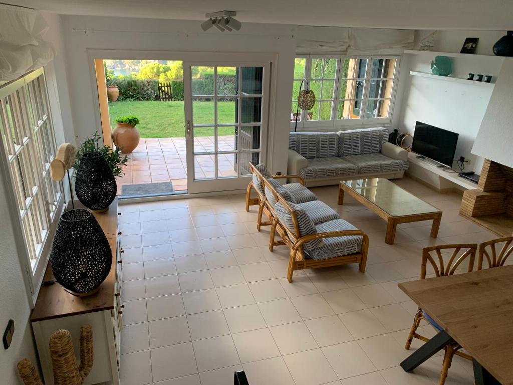 TV a/nebo společenská místnost v ubytování Magnifique Villa avec vue mer 8 personnes
