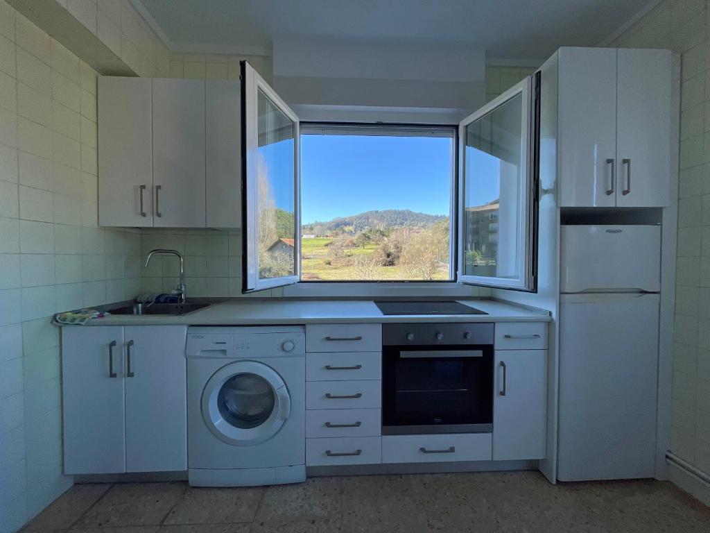 Kuchyň nebo kuchyňský kout v ubytování SAN ANTONIO BEACH by Urdaibai rentals